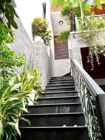 BÁN NHÀ MẶT TIỀN ĐƯỜNG Ô TÔ Quận 2, nhà 4 tầng có Gara ,ngang hơn 5M giá TLcc