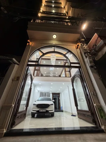 Bán nhà Hoàng Văn Thái – Giá 23.9 tỷ – DT 48m² x 8 tầng – MT 4.2m – Thang máy, ô tô vào nhà, ba mặt thoáng