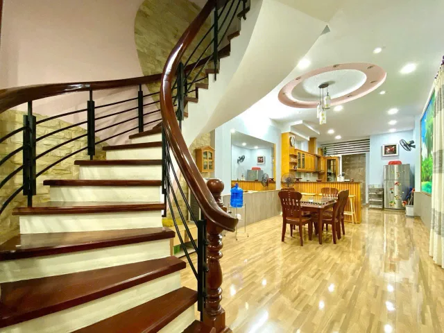 Bán Nhà riêng 73.5m2 có sẵn 73.5 m2 thổ cư giá 11 tỷ tại Hẻm Nguyễn Thiện Thuật Phường Tân Lập Thành phố Nha Trang Khánh Hòa