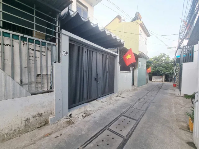Chính Chủ Gửi Bán Nhanh Lô Đất Hiện Đang có dòng tiền cho t.huê với 2 căn nhà trên đất. Dt 81.7m2. Giá 4.200ty