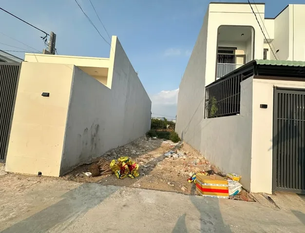 ĐỊNH CƯ NƯỚC NGOÀI BÁN GẤP LÔ ĐẤT 80M2 SỔ HỒNG THỔ CƯ NGAY NGÃ 4 TÂN TRIỀU
