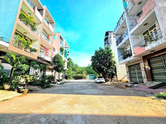 BÁN ĐẤT dự án Quận 2, mặt tiền đường 16M cách Nguyễn Duy Trinh 90m sổ đỏ cá nhân Giá Thương lượng