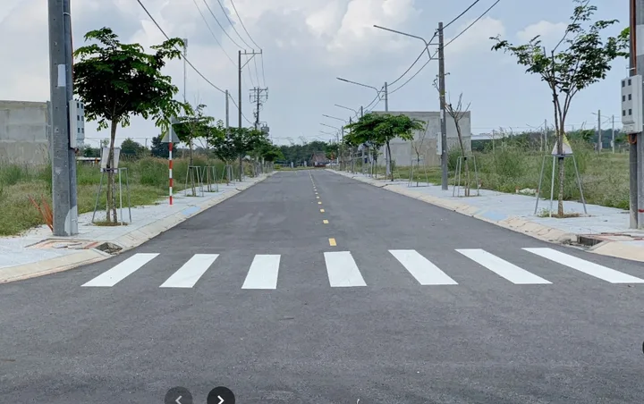 lô góc 2 mặt tiền trục chính ngay ngã tư KDC Lộc Phát giá tốt