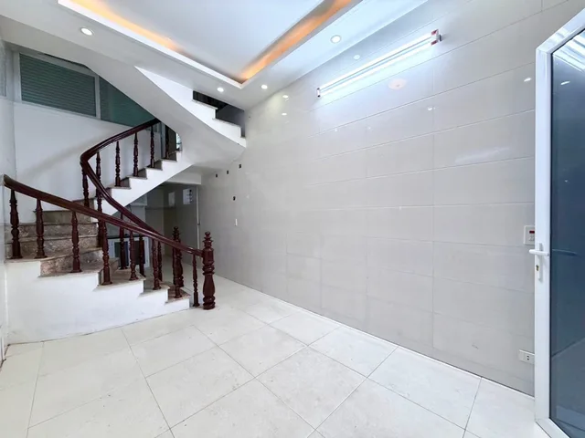 Bán nhà mặt ngõ Trần Nguyên Hãn - Lô góc 2 mặt thoáng - Ô tô đỗ cửa - Chỉ hơn 2 tỷ