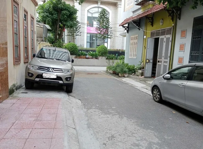 Bán Nhà Phân Lô Bàn Cờ Lĩnh Nam 73m² x 6 Tầng –Ô Tô Tránh – Gara – T.Máy – Định Giá 20 Tỷ