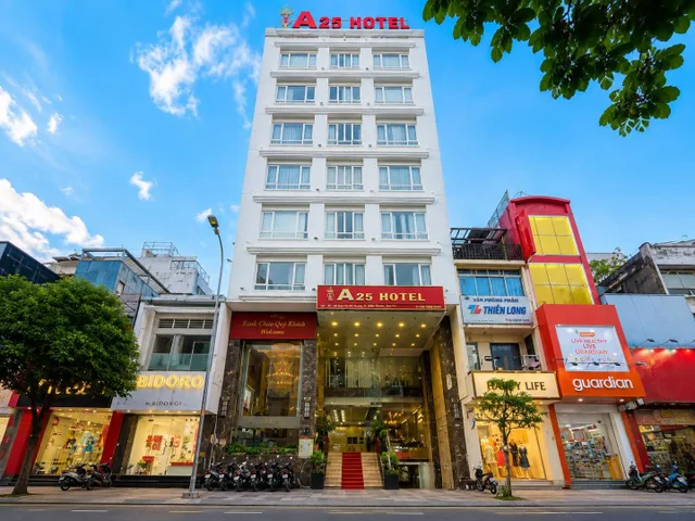 🌟 QUẬN 1 – KHÁCH SẠN 3 SAO 180-182-184 NGUYỄN TRÃI – 12.36x20M – HẦM + 12 TẦNG + SÂN THƯỢNG – 64 PHÒNG – KHAI THÁC 1,2 TỶ/THG – GIÁ 490 TỶ!