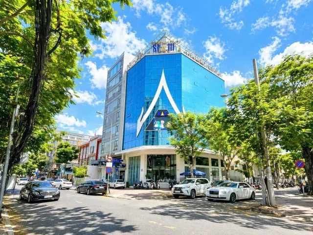 🌟 QUẬN 1 – TÒA NHÀ GÓC 2 MẶT TIỀN 369B NGUYỄN TRÃI – 14x25M – 2 HẦM + 10 LẦU – HĐT 35.000USD/THÁNG – GIÁ 455 TỶ!