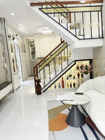 Nhà mới đẹp giáp Q1 - H3G thông Âu Dương Lân - 32 m2 - 3PN 3WC - Hướng Đông - SHR - 5.X TL