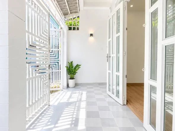 ĐỐI DIỆN TRƯỜNG TIỂU HỌC PHONG PHÚ - NHÀ 2 TẦNG - HXH - SHR - CHỈ 3,5 TỶ