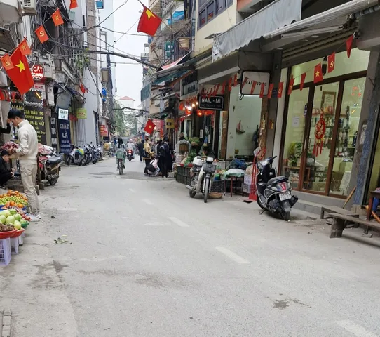 Nhà đẹp Nguyễn Phúc Lai vài bước ra phố, Dt 47m2, 4t, mt 4m, 13.5 tỷ.