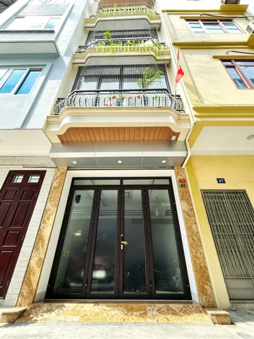 Nhà đẹp phân lô ô tô Đường Láng quy hoạch ổn định, Dt 36m2, 5t, mt 4m, 9.6 tỷ.