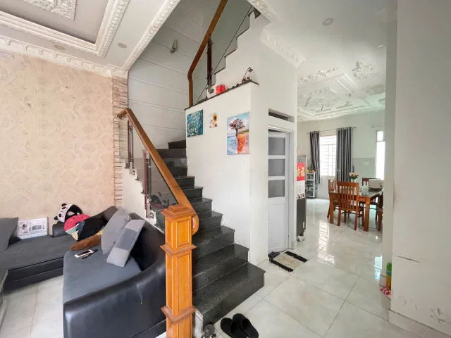 BÁN GẤP NHÀ CHÍNH CHỦ - 73,5 m2 - TT NHÀ BÈ - NHÀ ĐẸP VÔ Ở NGAY - NỢ NGÂN HÀNG BÁN GẤP 4,1 TỶ