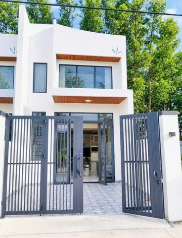 Giảm 200tr, bán nhanh căn nhà lầu gần trung tâm , 80m2, tặng nội thất, vào ở ngay
