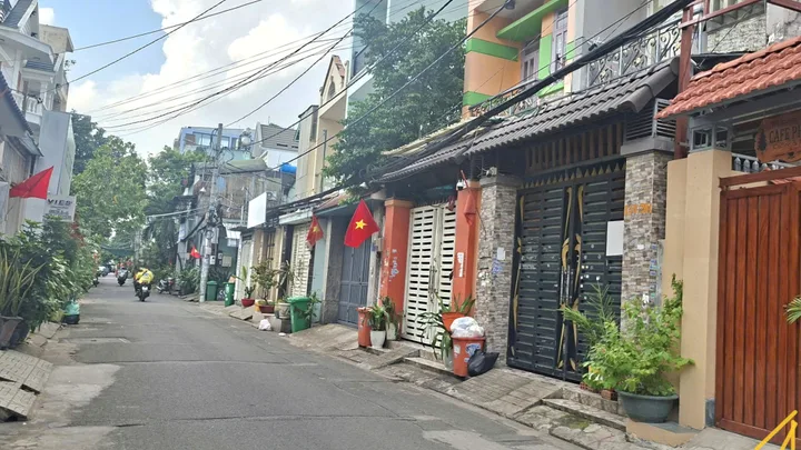 Nhà 5 tầng mới đẹp tại Bình Tân  hơn 6ty, hẻm xe hơi