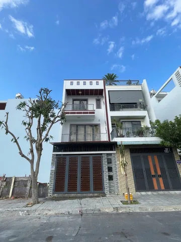 Bán Nhà riêng 100m2 có sẵn 100 m2 thổ cư giá 8.7 tỷ tại Phường Phước Long Thành phố Nha Trang Khánh Hòa