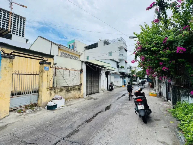 Bán Nhà riêng 82.5m2 có sẵn 82.5 m2 thổ cư giá 5.7 tỷ tại Đường Đông Phước Phường Phước Long Thành phố Nha Trang Khánh Hòa