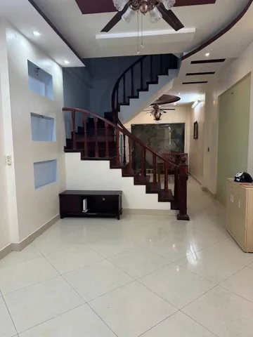 Cho thuê nhà ngõ 105 Yên Hoà, Cầu Giấy 65m x 5T(5 ngủ) giá 16 triệu CHO Ở NHÓM