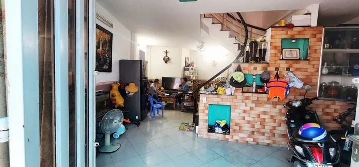Bán nhà CHỢ VẢI PHÚ THỌ HOÀ, 57m2, 3 tầng chỉ 5tỷ95 còn thương lượng