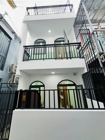 Nhà 2 tầng NEW, hẻm Hùng Vương, cách biển Trần Phú: 300m. Dt 33.8m2. Giá 4.850ty
