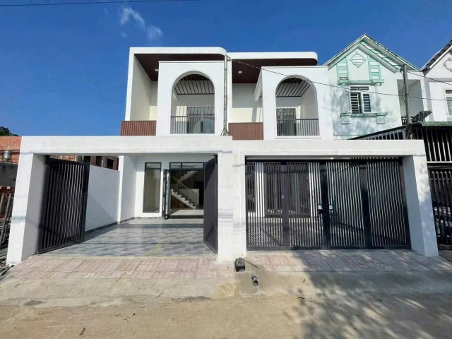 Bán Nhà Lầu 4 Phòng Ngủ 90m2 Ngay Chợ Thạnh Phú