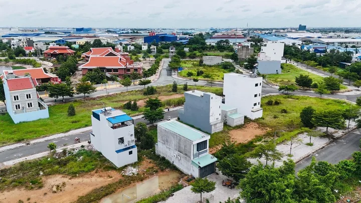 Bán Đất 100m2 giá 2.12 tỷ tại H1 Xã Đức Hòa Hạ Huyện Đức Hòa Long An đối diện nhà hàng.View hồ