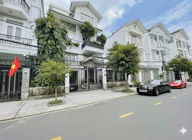 BÁN BIỆT THỰ 2MT TRƯỚC SAU 10x20M – 4 TÀNG – GẦN VINCOM LÊ VĂN VIỆT – CHỈ 17 TỶ.