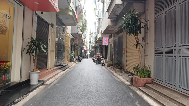 Bán nhà Trần Quốc Hoàn 36m² 4 tầng phân lô, ô tô tránh kinh doanh 14.3 tỷ