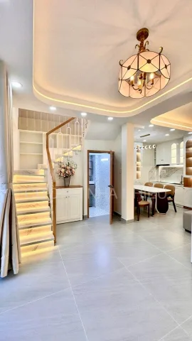 Nhà mới ở ngay; ngang hiếm khó tìm (6m), gần Phú Mỹ Hưng; 3 tầng đúc chắc chắn; 4PN; đầy đủ nội thất; cách mặt tiền 100m; nhà mới vào ở ngay