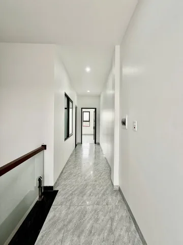 Bán Đất 51m2 giá 2.2 tỷ tại Hoàng Động có sẵn nhà 3 tầng xây chắc chắn.l/h:076.231.9990 e Thuý