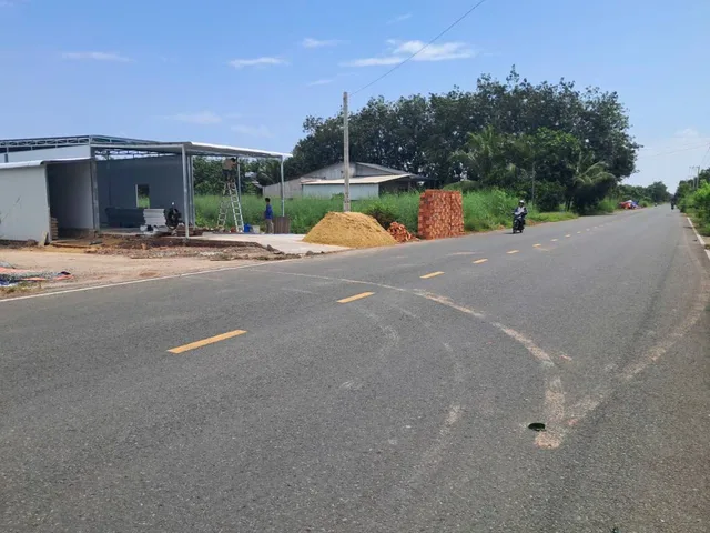 NHÁNH CAO BÁ QUÁT, NGAY KCN VIỆT-HÀN 2.500M2 THỔ CƯ, DÂN Ở SAN SÁT NHAU 300 TRIỆU