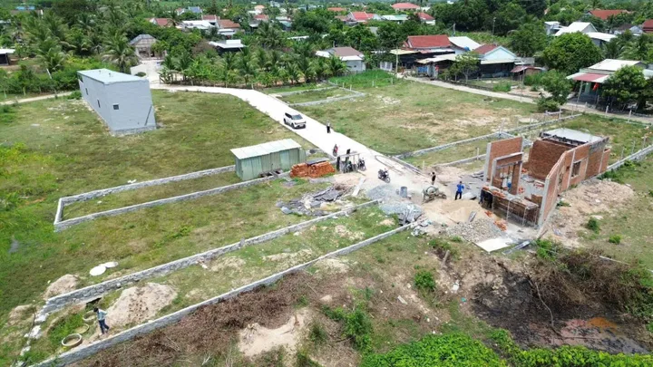 Bán Đất Suối Tiên, Xung Quanh Nhà Cửa Dân Cư Đông, Sổ Sẵn Full Thổ Cư Giá 710tr