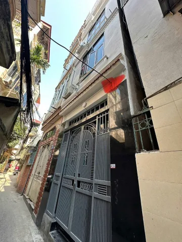 Cho thuê nhà ngõ 318 ĐÊ LA THÀNH, Đống Đa. 11 triệu/tháng. Ưu tiên: Hộ Gia Đình,Nhóm đi làm ít người