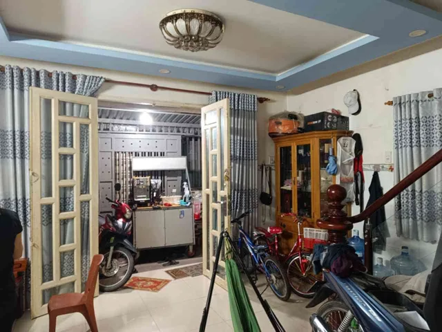 Nhà lô góc 2 tầng 3 phòng ngủ gần chợ Tân Hòa Đông giá 5 tỷ