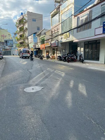 BÁN ĐẤT TẶNG NHÀ NGANG ĐƯỢC 9,8M TRẦN BÌNH TRỌNG ĐÀ LẠT MẶT TIỀN