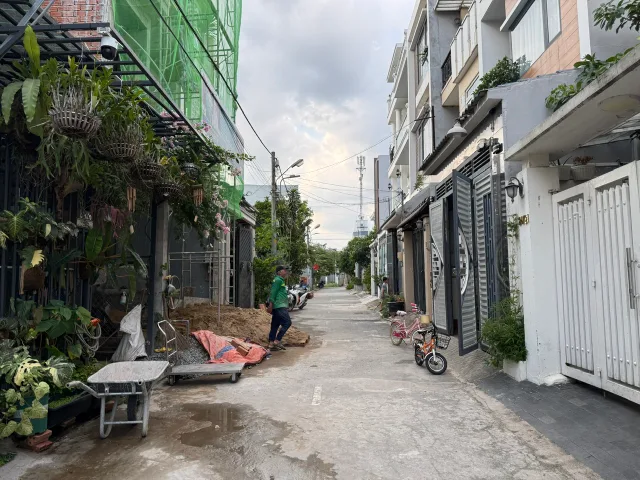 Nhà 3 tầng - Tam Đa - Long Trường - 54m2 ( 4.7x12) - giá 4.6 tỷ