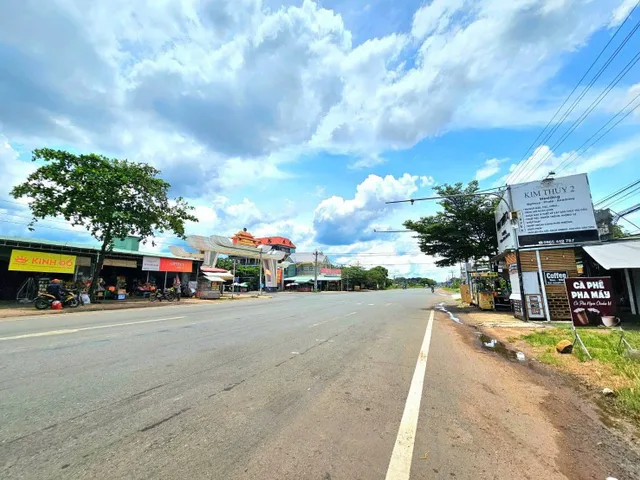 ĐẤT THỔ CƯ MT NHỰA SÁT QUỐC LỘ 13, CẠNH CHỢ, TRƯỜNG, ỦY BAN