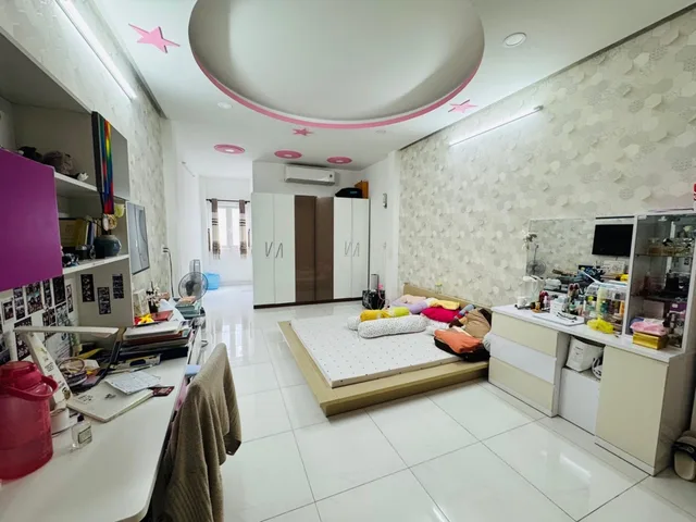 Bán Nhà gấp mặt tiền kinh doanh sầm uất giá chỉ 24 tỷ
