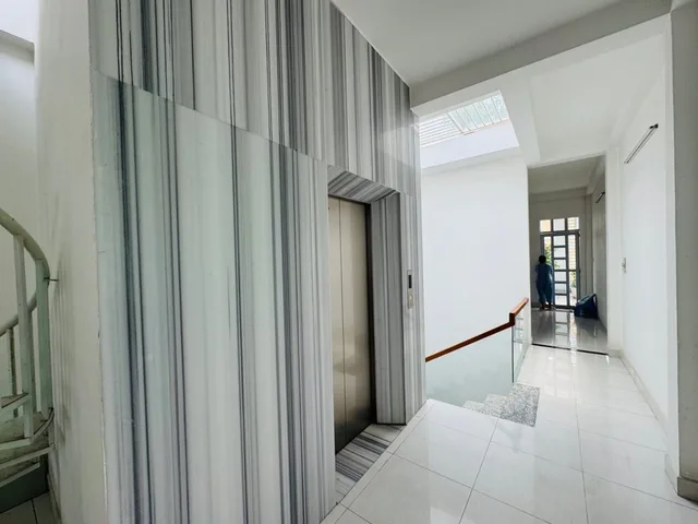 Bán Nhà gấp mặt tiền kinh doanh sầm uất giá chỉ 24 tỷ