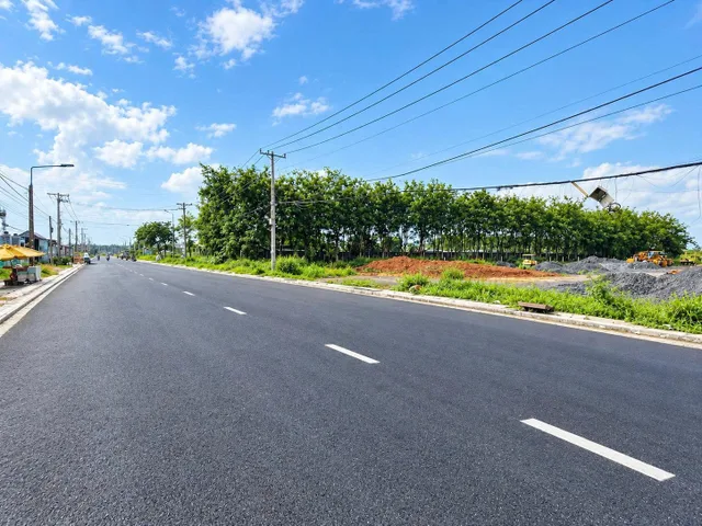 Đất mặt tiền kinh doanh Hương Lộ 15, diện tích khủng, sổ riêng thổ cư, 690 triệu
