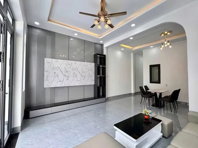 Gia đình chuyển ra Bắc, cần bán căn cấp 4 mới xây cuối Đồng Khởi