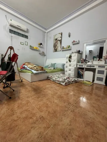 Kế bên K300, Nguyễn Thái Bình,  Ngay Ga Metro Bảy Hiền, Gần Bệnh Viện Thống Nhất, CMT8, Lý Thượng Kiệt. Đường 6M xe hơi vào nhà