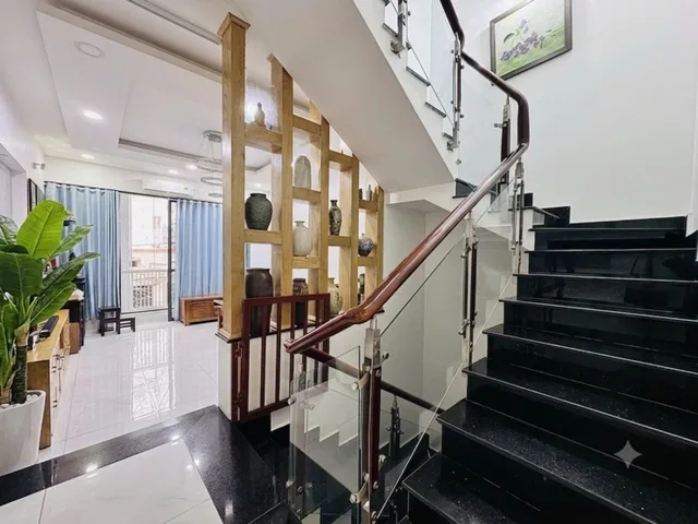 LÊ QUANG ĐỊNH KẾ CHỢ BÀ CHIỂU Ô TÔ 7 CHỖ VÀO NHÀ 70M²4 TẦNG 12,8 TỶ