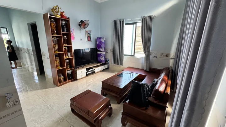 NHỈNH 2 ĐỒNG– CÓ NGAY CĂN NHÀ 2 TẦNG MẶT TIỀN ĐƯỜNG NHỰA CHÍNH HOÀI HẢI