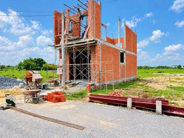 Em cần bán lô đất nền thổ cư full diện tích- đầu vào chỉ cần bỏ ra trước 750tr sở hữu ngay 100m2 đất đô thị tại Củ Chi, TpHCM. Ngân hàng hỗ trợ 70%