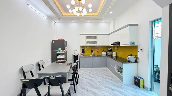 Bán nhà đẹp phố Khúc Hạo ( Khúc Thừa Dụ ) - Ngõ thông - Ô tô đỗ cửa - Chỉ 3,95 tỷ