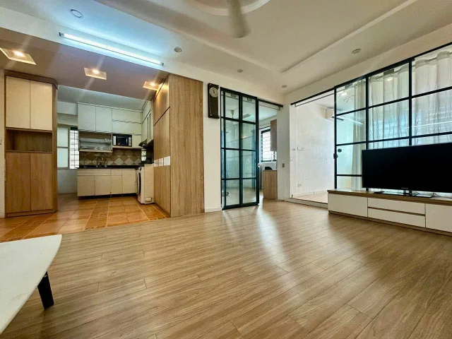 CHO THUÊ CĂN HỘ TẬP THỂ HUỲNH THÚC KHÁNG, ĐỐNG ĐA, NHÀ ĐẸP 2 NGỦ Ở LUÔN