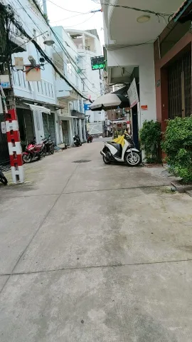 Bán nhà Lạc Long Quân, Tân Bình – 3 tầng, 67.5m², hẻm 4m thông Lý Thường Kiệt, giáp Quận 10