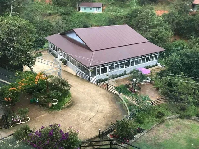 Cho thuê nhà 6 phòng homestay sức chứa 18 người giá 15 triệu tại Đường Khe Sanh Phường 10 Thành phố Đà Lạt Lâm Đồng