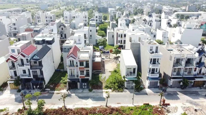 Góc 2 mặt đường nhựa KDC phú sinh (7x15m)
2tỷ2 hạ giá bán lỗ còn 1tỷ730
