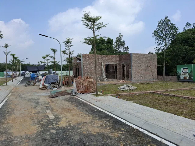 Bán Nhà riêng 100m2 Full thổ cư, Full nội thất giá 3,2 tỷ trung tâm KDT vệ tinh Hòa Lạc